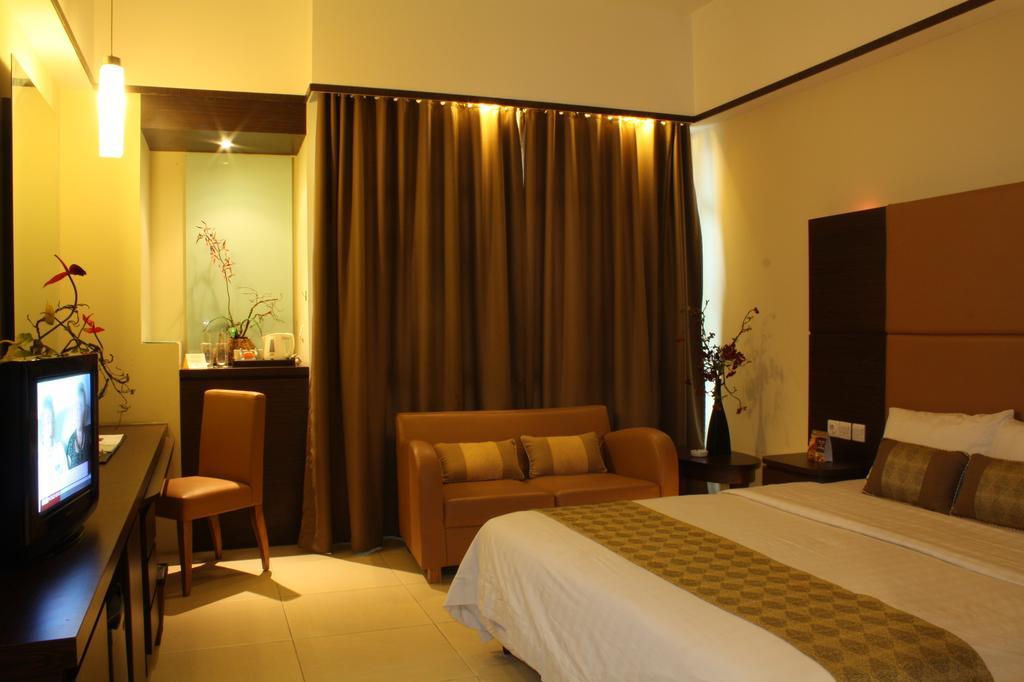 Grand Pasundan Convention Hotel Bandung Exterior foto