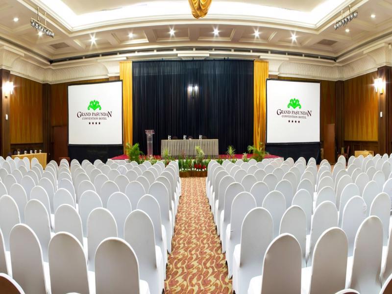 Grand Pasundan Convention Hotel Bandung Exterior foto