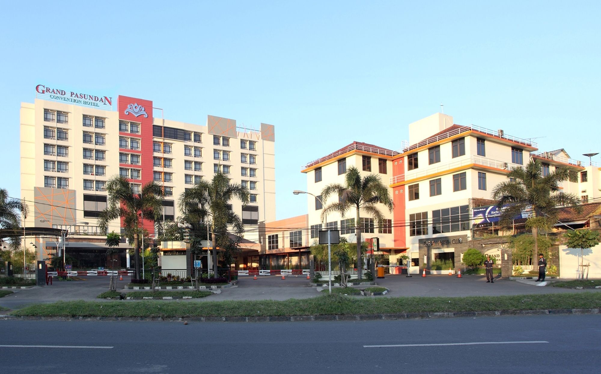 Grand Pasundan Convention Hotel Bandung Exterior foto